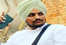 ਸਿੱਧੂ ਮੂਸੇਵਾਲਾ ਦੇ ਪਿੰਡ ਪਹੁੰਚਿਆ ਸਿੰਗਾਪੁਰ ਦਾ ਪਰਿਵਾਰ, ਸਿੱਧੂ ਲਈ ਕੀਤੀ ਇਨਸਾਫ ਦੀ ਮੰਗ