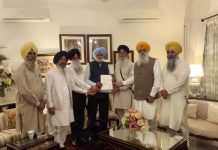 ਐਡਵੋਕੇਟ ਹਰਜਿੰਦਰ ਸਿੰਘ ਧਾਮੀ ਦੀ ਅਗਵਾਈ ’ਚ ਸ਼੍ਰੋਮਣੀ ਕਮੇਟੀ ਵਫਦ ਨੇ ਮੁੱਖ ਕਮਿਸ਼ਨਰ ਗੁਰਦੁਆਰਾ ਚੋਣਾਂ ਨਾਲ ਕੀਤੀ ਮੁਲਾਕਾਤ