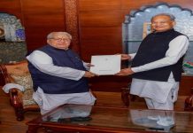 ਅਸ਼ੋਕ ਗਹਿਲੋਤ ਨੇ ਰਾਜਪਾਲ ਕਲਰਾਜ ਮਿਸ਼ਰਾ ਨੂੰ ਸੌਂਪਿਆ ਅਸਤੀਫਾ