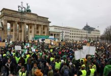 ਜਰਮਨੀ ‘ਚ ਕਿਸਾਨ ਅੰਦੋਲਨ, ਟੈਕਸ ਛੋਟ ਖਤਮ ਕਰਨ ਦੇ ਫੈਸਲੇ ਤੋਂ ਨਾਰਾਜ਼