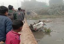 ਜ਼ੀਰਕਪੁਰ ‘ਚ ਧੁੰਦ ਕਾਰਨ ਬੇਕਾਬੂ ਹੋਈ ਕਾਰ, ਬਾਲ-ਬਾਲ ਬਚਿਆ ਕਾਰ ਚਾਲਕ