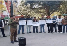 ਚੰਡੀਗੜ੍ਹ – ਕਿਸਾਨਾਂ ਦੇ ਸਮਰਥਨ ‘ਚ ਸਟੂਡੈਂਟਸ ਫਾਰ ਸੋਸਾਇਟੀ, ਕਿਸਾਨਾਂ ‘ਤੇ ਲਾਠੀਚਾਰਜ ਦਾ ਕੀਤਾ ਵਿਰੋਧ