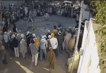 ਗਤਕਾ ਖੇਡਦੇ ਹੋਏ ਸਿੱਖ ਨੌਜਵਾਨ ਆਇਆ ਅੱ.ਗ ਦੀ ਲਪੇਟ ‘ਚ, ਲੋਕਾਂ ‘ਚ ਮੱਚੀ ਹਫੜਾ-ਦਫੜੀ