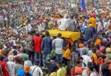 ਕਿਸਾਨ ਕੰਕਰੀਟ, ਬੈਰੀਕੇਡ ਤੋੜਨ ਲਈ ਮਸ਼ੀਨਾਂ ਲੈ ਕੇ ਪਹੁੰਚੇ ਸ਼ੰਭੂ ਸਰਹੱਦ ‘ਤੇ