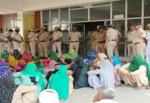 ਜੀਂਦ ‘ਚ ਕਿਸਾਨ ਆਗੂ ਅਨੀਸ਼ ਦੀ ਰਿਹਾਈ ਦੀ ਮੰਗ ਨੂੰ ਲੈ ਕੇ ਡੀਸੀ ਦਫ਼ਤਰ ਅੱਗੇ ਕਿਸਾਨਾਂ ਨੇ ਦਿੱਤਾ ਧਰਨਾ