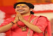 ਬਾਗੇਸ਼ਵਰ ਧਾਮ ਦੇ ਪੰਡਿਤ ਧੀਰੇਂਦਰ ਸ਼ਾਸਤਰੀ ਦੇ ਦਰਬਾਰ ‘ਚ ਹਾਲਾਤ ਵਿਗੜੇ, ਭੀੜ ਰੇਲਿੰਗ ਤੋੜ ਕੇ ਵੜੀ ਅੰਦਰ