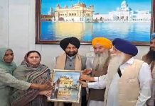 ਰਾਜ ਸਭਾ ਮੈਂਬਰ ਸਤਨਾਮ ਸਿੰਘ ਸੰਧੂ ਪਹੁੰਚੇ ਅੰਮ੍ਰਿਤਸਰ, ਹਰਿਮੰਦਰ ਸਾਹਿਬ ਟੇਕਿਆ ਮੱਥਾ