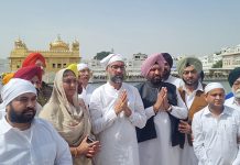 ਜਲੰਧਰ ਤੋਂ ਆਮ ਆਦਮੀ ਪਾਰਟੀ ਦੇ ਉਮੀਦਵਾਰ ਪਵਨ ਕੁਮਾਰ ਟੀਨੂ ਦਰਬਾਰ ਸਾਹਿਬ ਹੋਏ ਨਤਮਸਤਕ