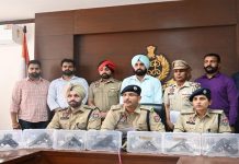 ਮੋਹਾਲੀ ਪੁਲਿਸ ਵੱਲੋ ਇੰਟੈਲੀਜੈਸ ਹੈਡਕੁਆਟਰ ਮੋਹਾਲੀ ਤੇ ਹਮਲਾ ਕਰਵਾਉਣ ਵਾਲੇ ਵਿਦੇਸ਼ ‘ਚ ਬੈਠੇ ਅੱਤਵਾਦੀ ਲਖਬੀਰ ਸਿੰਘ ਉੱਰਫ ਲੰਡਾ ਤੇ ਜੱਸਲ ਦੇ ਸਾਥੀ 06 ਪਿਸਟਲਾ, 20 ਜਿੰਦਾ ਕਾਰਤੂਸਾਂ ਸਮੇਤ ਗ੍ਰਿਫਤਾਰ