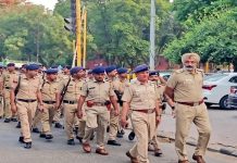 ਚੰਡੀਗੜ੍ਹ ‘ਚ ਲੋਕ ਸਭਾ ਚੋਣਾਂ ਨੂੰ ਲੈ ਕੇ ਪੁਲਿਸ ਅਲਰਟ, ਵੱਖ-ਵੱਖ ਥਾਵਾਂ ‘ਤੇ ਨਾਕਾਬੰਦੀ