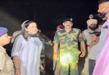 ਫਾਜ਼ਿਲਕਾ ‘ਚ ਡੀਸੀ ਤੇ ਐਸਐਸਪੀ ਨੇ ਭਾਰਤ-ਪਾਕਿ ਸਰਹੱਦੀ ਖੇਤਰ ਦੀ ਦੂਜੀ ਲਾਈਨ ਆਫ਼ ਡਿਫੈਂਸ ਦੇ ਪੁਆਇੰਟਾਂ ‘ਤੇ ਕੀਤੀ ਚੈਕਿੰਗ, CCTV ਕੈਮਰੇ ਲਗਾਉਣ ਦੇ ਦਿੱਤੇ ਹੁਕਮ