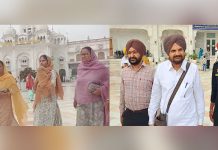 ਛੋਟੇ ਸਿੱਧੂ ਨੂੰ ਮੱਥਾ ਟਿਕਾਉਣ ਦੇ ਲਈ ਮਰਹੂਮ ਗਾਇਕ ਸਿੱਧੂ ਮੂਸੇਵਾਲਾ ਦੇ ਮਾਤਾ-ਪਿਤਾ ਦਰਬਾਰ ਸਾਹਿਬ ਹੋਏ ਨਤਮਸਤਕ