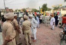 ਜਲੰਧਰ ‘ਚ ਭਾਜਪਾ ਉਮੀਦਵਾਰ ਸੁਸ਼ੀਲ ਰਿੰਕੂ ਦਾ ਕਿਸਾਨਾਂ ਵੱਲੋਂ ਭਾਰੀ ਵਿਰੋਧ: ਨਾਅਰੇਬਾਜ਼ੀ ਕੀਤੀ, ਕਾਲੇ ਝੰਡੇ ਦਿਖਾਏ