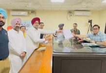 ਗੁਰਦਾਸਪੁਰ ਤੋਂ ਕਾਂਗਰਸੀ ਉਮੀਦਵਾਰ ਸੁਖਜਿੰਦਰ ਰੰਧਾਵਾ ਨੇ ਦਾਖਲ ਕੀਤੇ ਨਾਮਜ਼ਦਗੀ ਪੱਤਰ