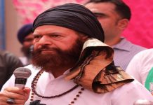 ਮੋਗਾ ‘ਚ ਭਾਜਪਾ ਉਮੀਦਵਾਰ ਹੰਸਰਾਜ ਹੰਸ ਦਾ ਵਿਰੋਧ; ਕਿਸਾਨਾਂ ਨੇ ਦਿਖਾਈਆਂ ਕਾਲੀਆਂ ਝੰਡੀਆਂ