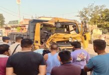 ਹਿਮਾਚਲ ‘ਚ ਟਰੱਕ ਨਾਲ ਟਿੱਪਰ ਦੀ ਹੋਈ ਜ਼ਬਰਦਸਤ ਟੱਕਰ, ਟਿੱਪਰ ਚਾਲਕ ਬੁਰੀ ਤਰ੍ਹਾਂ ਜ਼ਖਮੀ