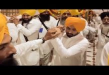 ਗਾਇਕ ਦਿਲਜੀਤ ਦੁਸਾਂਝ ਨੇ ਹਰਿਮੰਦਰ ਸਾਹਿਬ ਵਿਖੇ ਟੇਕਿਆ ਮੱਥਾ, ਪਾਲਕੀ ਸਾਹਿਬ ਦੀ ਨਿਭਾਈ ਸੇਵਾ