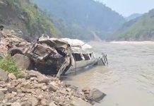 ਉਤਰਾਖੰਡ ‘ਚ ਅਲਕਨੰਦਾ ਨਦੀ ‘ਚ ਡਿੱਗਿਆ ਟੈਂਪੂ ਟ੍ਰੈਵਲਰ, 10 ਸੈਲਾਨੀਆਂ ਦੀ ਮੌਤ, 13 ਜ਼ਖਮੀ