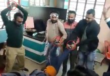 ਬੰਗਾਲ ‘ਚ ਔਰਤ ਨਾਲ ਕੁੱਟਮਾਰ ਦਾ ਵੀਡੀਓ ਆਇਆ ਸਾਹਮਣੇ: 4 ਨੇ ਹੱਥ-ਪੈਰ ਫੜੇ, 2 ਨੇ ਡੰਡਿਆਂ ਨਾਲ ਕੁੱਟਿਆ