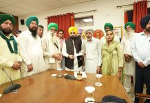 ਮੁੱਖ ਮੰਤਰੀ ਨੇ ਕਿਸਾਨਾਂ ਨਾਲ ਕੀਤਾ ਵਾਅਦਾ ਨਿਭਾਇਆ, ਕਿਸਾਨ ਸ਼ੁਭਕਰਨ ਦੇ ਪਰਿਵਾਰ ਨੂੰ 1 ਕਰੋੜ ਦਾ ਦਿੱਤਾ ਚੈੱਕ ਅਤੇ ਭੈਣ ਨੂੰ ਸਰਕਾਰੀ ਨੌਕਰੀ