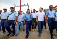 ਰਾਹੁਲ ਗਾਂਧੀ ਨੇ ਦਿੱਲੀ ਰੇਲਵੇ ਸਟੇਸ਼ਨ ‘ਤੇ ਲੋਕੋ ਪਾਇਲਟਾਂ ਨਾਲ ਕੀਤੀ ਮੁਲਾਕਾਤ; ਉਨ੍ਹਾਂ ਦੀਆਂ ਸਮੱਸਿਆਵਾਂ ਬਾਰੇ ਵੀ ਜਾਣਿਆ