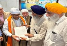 ਅੰਮ੍ਰਿਤਸਰ ਪਹੁੰਚੇ ਚੀਫ਼ ਜਸਟਿਸ ਧਨੰਜੈ ਯਸ਼ਵੰਤ ਚੰਦਰਚੂੜ, ਹਰਿਮੰਦਰ ਸਾਹਿਬ ਵਿਖੇ ਮੱਥਾ ਟੇਕਿਆ