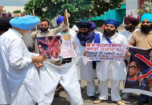 ਬਠਿੰਡਾ ‘ਚ ਕੰਗਨਾ ਰਣੌਤ ਦਾ ਪੁਤਲਾ ਫੂਕਿਆ ਤੇ ਐਮਰਜੈਂਸੀ ਫਿਲਮ ਦੇ ਪੋਸਟਰ ਸਾੜੇ, ਕੀਤਾ ਰੋਸ ਪ੍ਰਦਰਸ਼ਨ