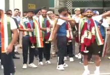Paris Olympics: ਮੈਡਲ ਜਿੱਤ ਕੇ ਦੇਸ਼ ਵਾਪਸ ਪਰਤੀ ਭਾਰਤੀ ਹਾਕੀ ਟੀਮ; ਦਿੱਲੀ ਏਅਰਪੋਰਟ ‘ਤੇ ਖਿਡਾਰੀਆਂ ਦਾ ਜ਼ੋਰਦਾਰ ਸੁਆਗਤ
