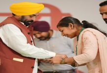 ਨਵ-ਨਿਯੁਕਤ ਮੁਲਾਜ਼ਮ ਨੇ ਨੌਕਰੀ ਲਈ ਸ਼ੁਕਰਾਨੇ ਵਜੋਂ ਮੁੱਖ ਮੰਤਰੀ ਦੇ ਬੰਨ੍ਹੀ ਰੱਖੜੀ