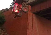 ਲੁਧਿਆਣਾ ਦੇ ਲਾਡੋਵਾਲ ਨੇੜੇ ਵਾਪਰਿਆ ਹਾਦਸਾ; ਓਵਰਬ੍ਰਿਜ ਤੋਂ ਹੇਠਾਂ ਲਟਕਿਆ ਟਰੈਕਟਰ-ਟਰਾਲੀ