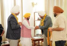 ਆਮ ਆਦਮੀ ਪਾਰਟੀ ਚ ਸ਼ਾਮਿਲ ਹੋਏ ਮਸ਼ਹੂਰ ਵਕੀਲ ਘੁੰਮਣ ਬਦਰਜ਼, ਮੁੱਖ ਮੰਤਰੀ ਨੇ ਕੀਤਾ ਸਵਾਗਤ