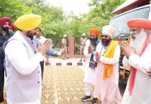 ਸ੍ਰੀ ਗੁਰੂ ਰਵਿਦਾਸ ਜੀ ਮਹਾਰਾਜ ਦਾ ਸੰਦੇਸ਼ ਪੰਜਾਬ ਦੇ ਕੋਨੇ-ਕੋਨੇ ਤੱਕ ਪਹੁੰਚੇਗਾ; ਮੁੱਖ ਮੰਤਰੀ ਭਗਵੰਤ ਸਿੰਘ ਮਾਨ ਨੇ ਡਾਕੂਮੈਂਟਰੀ ਵੈਨਾਂ ਨੂੰ ਹਰੀ ਝੰਡੀ ਦਿਖਾ ਕੇ ਕੀਤਾ ਰਵਾਨਾ