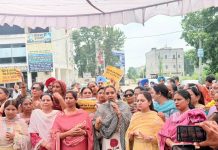 ਅਕਾਲੀ ਦਲ ਦੇ ਦਫ਼ਤਰ ਵਿੱਚ ਬਜ਼ੁਰਗ ਦਲਿਤ ਔਰਤ ਨਾਲ ਕੁੱਟਮਾਰ ਖ਼ਿਲਾਫ਼ ਆਪ ਮਹਿਲਾ ਵਿੰਗ ਵੱਲੋਂ ਸਮਰਾਲਾ ‘ਚ ਭਰੀ ਰੋਸ ਪ੍ਰਦਰਸ਼ਨ
